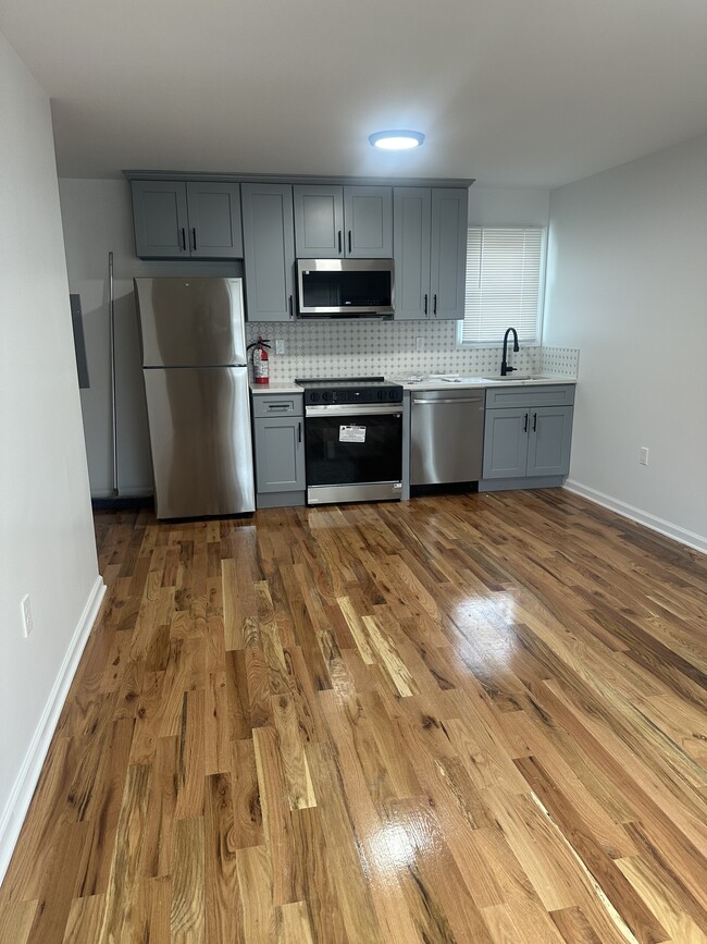 Building Photo - 15 Church St