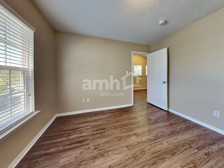 Building Photo - 3049 Buttonwood Ln