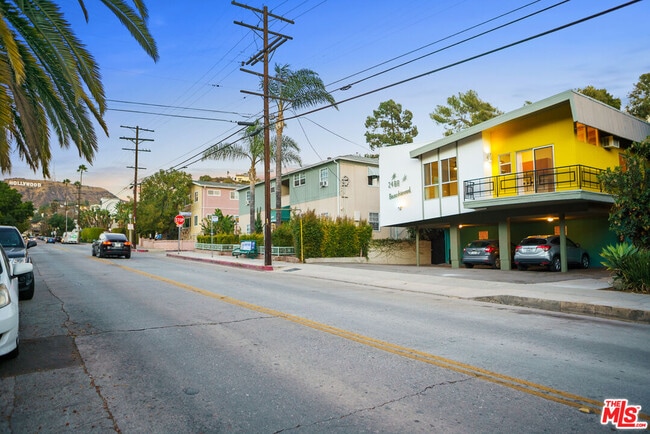 Building Photo - 2488 Beachwood Dr