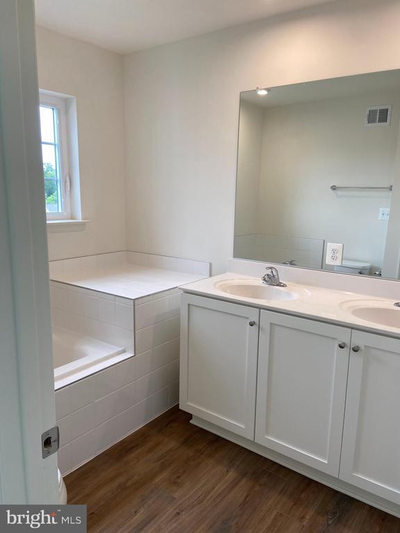 Building Photo - 250 Clifton Mnr
