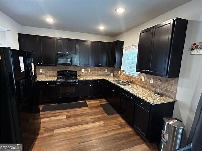 Building Photo - 270 Kestrel Cir