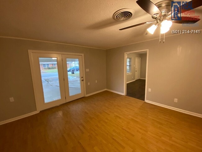 Building Photo - 913 Brewer-