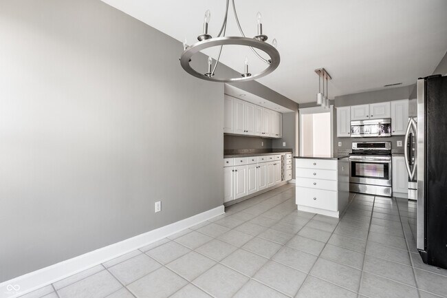 Building Photo - 8651 Jaffa Ct Dr E