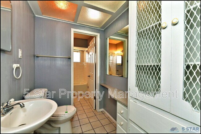 Building Photo - 5613 Creston Ave