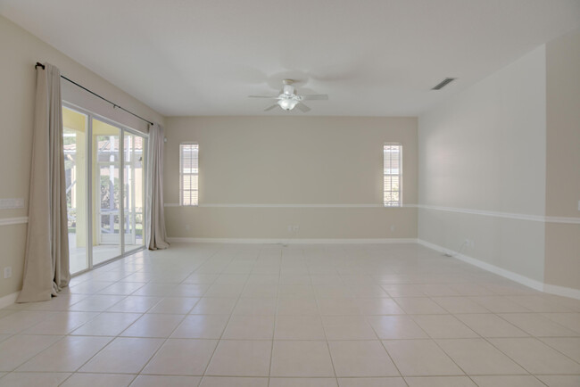Building Photo - 256 San Remo Dr