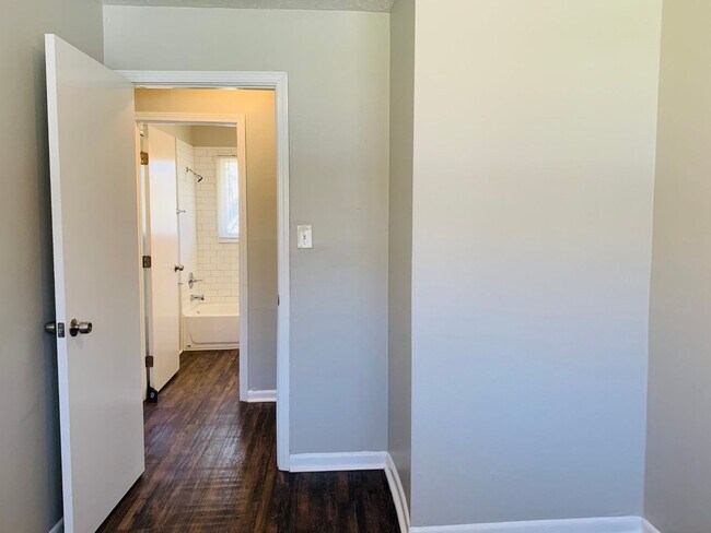 Building Photo - 6102 E Fayetteville Dr