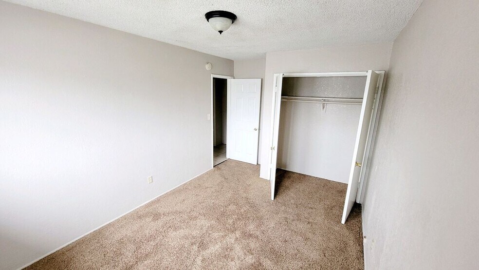 Building Photo - 1210 W Stoneridge Ct