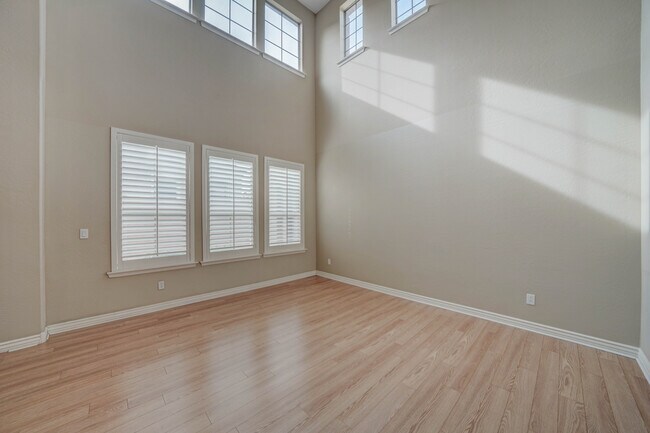 Building Photo - 8503 W Coyote Dr