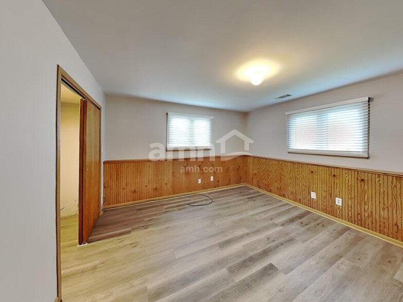 Building Photo - 7007 Lewis & Clark Dr