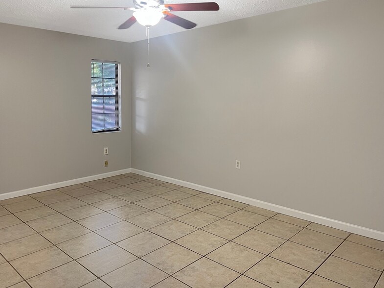 Building Photo - 1101 Isbell St