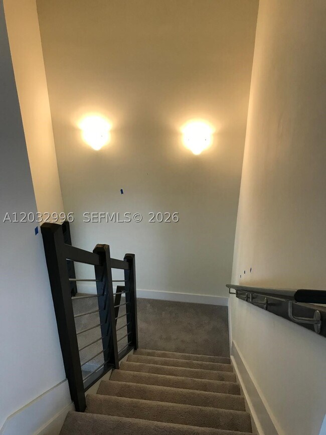 Building Photo - 8102 NW 105th Ct