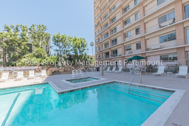 Building Photo - Beautiful One Bedroom Apartment in Los Ang...