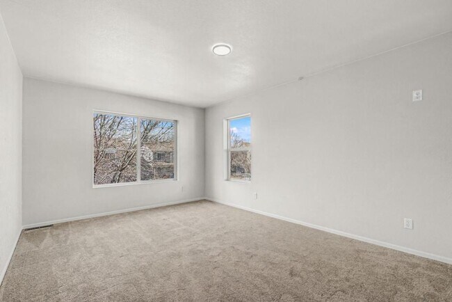 Building Photo - 3907 Heatherwood Cir