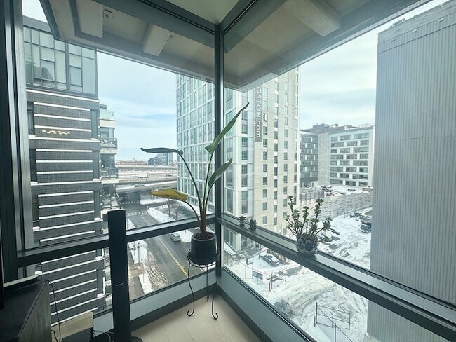 Building Photo - 32 Traveler St