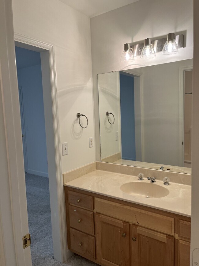 Building Photo - 1622 Brentwood Pointe