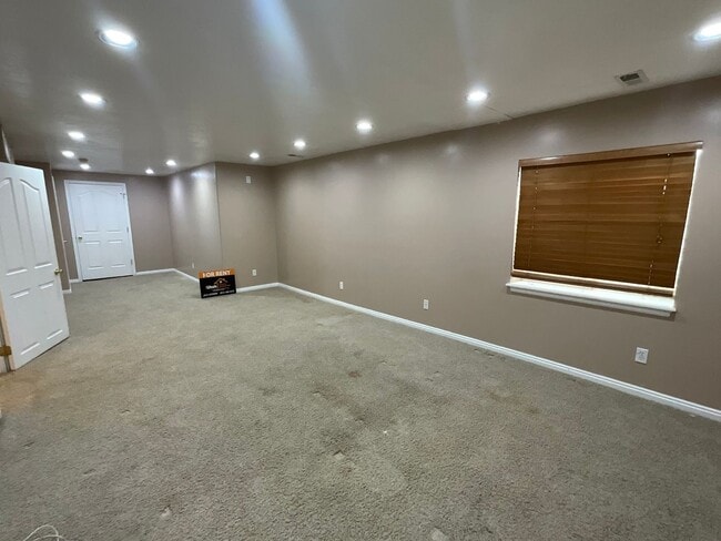 Building Photo - 842 E 1850 N