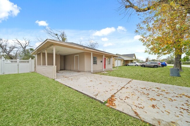 Building Photo - 1417 Jennifer Ln