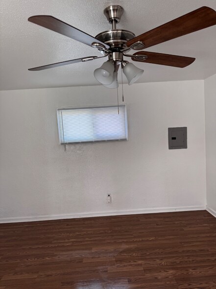 Building Photo - 8557 Juniper Ave
