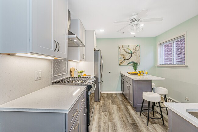 Kitchen - 130 E Northwest Hwy