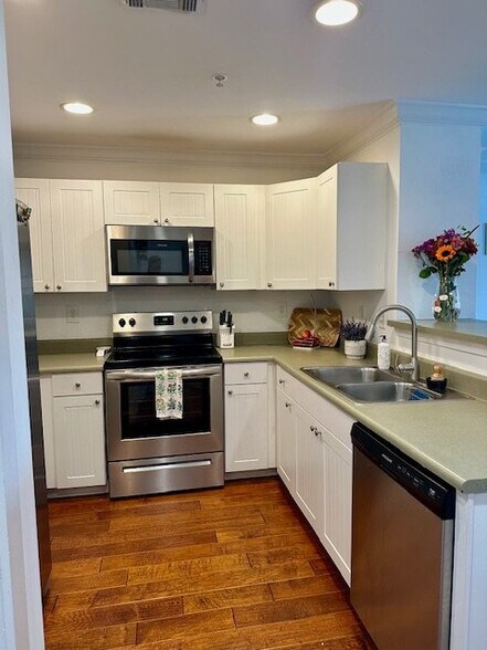 Building Photo - 1106 Tree Top Way