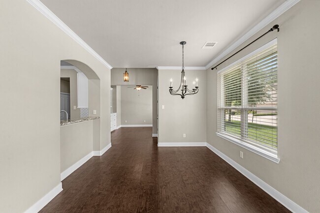 Building Photo - 2034 Que Manor Dr