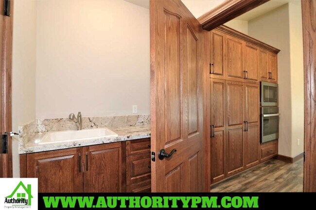 Building Photo - 3071 Bedrock Ln