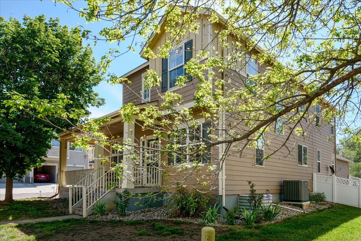 Building Photo - 2475 Saint Paul Dr