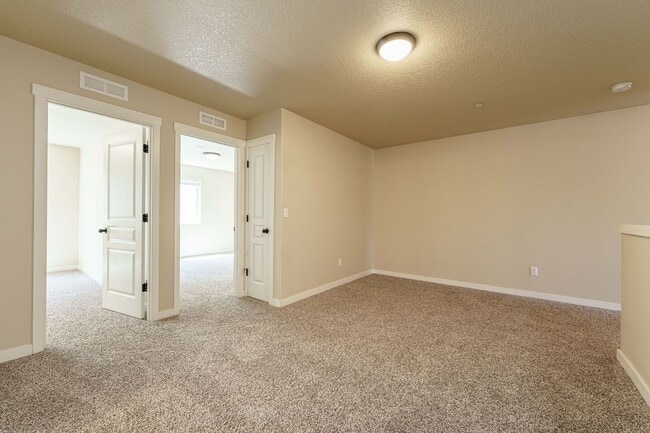 Building Photo - ASK ABOUT OUR AUGUST MOVE IN SPECIAL: Spac...