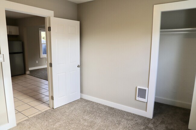 Building Photo - Cozy Remodeled 3-bedroom 2 bath Home - Close to State Capitol - On BUS LINE