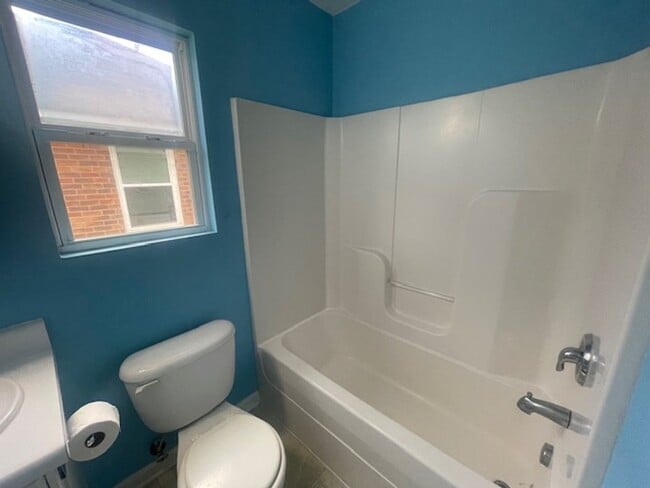 Building Photo - 4723 Laural Oak Dr