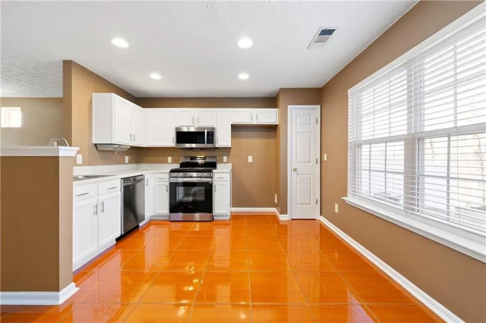 Building Photo - 5125 Sky Ridge Way