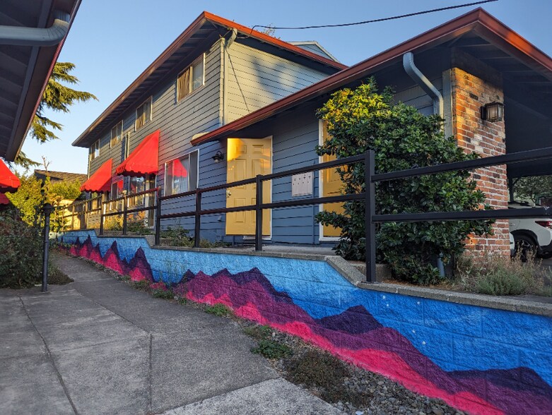 Building Photo - 2536 SE 29th Ave