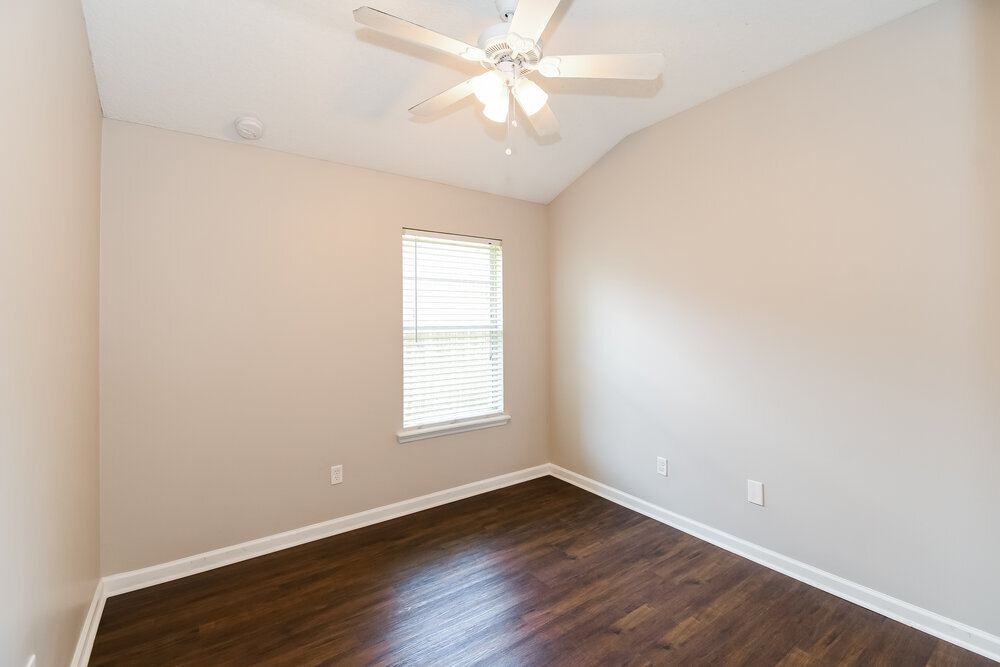 Building Photo - 10975 Campus Heights Ln