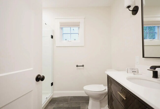 Building Photo - 701 E 2nd St