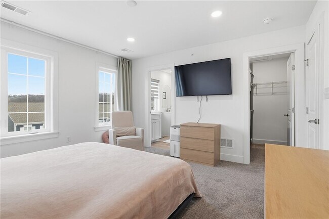 Building Photo - 4009 Cottage Wy