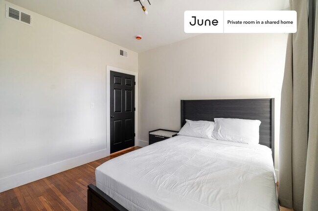 Building Photo - Room in Shared 5 bed/2 bath home in Roxbury