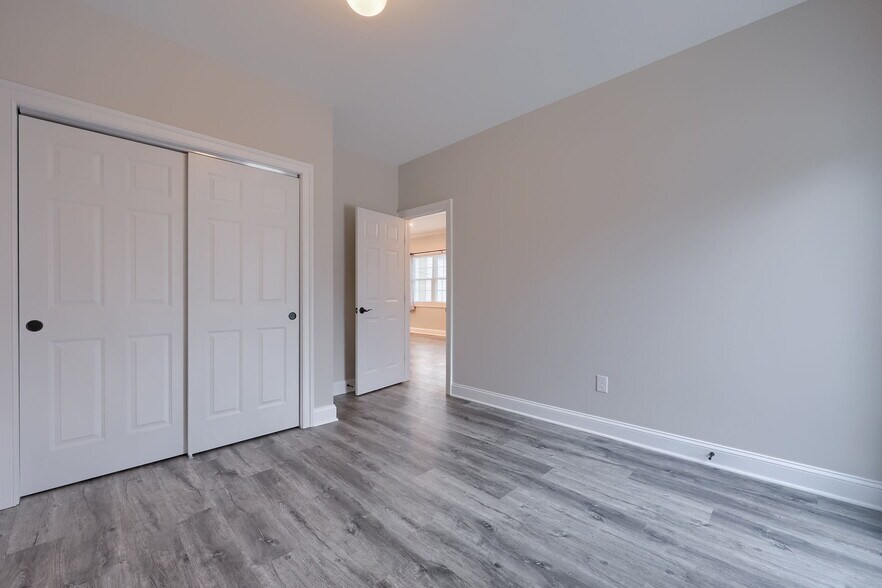 Building Photo - 231 E Main St