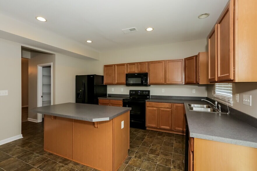 Building Photo - 1701 Seefin Ct