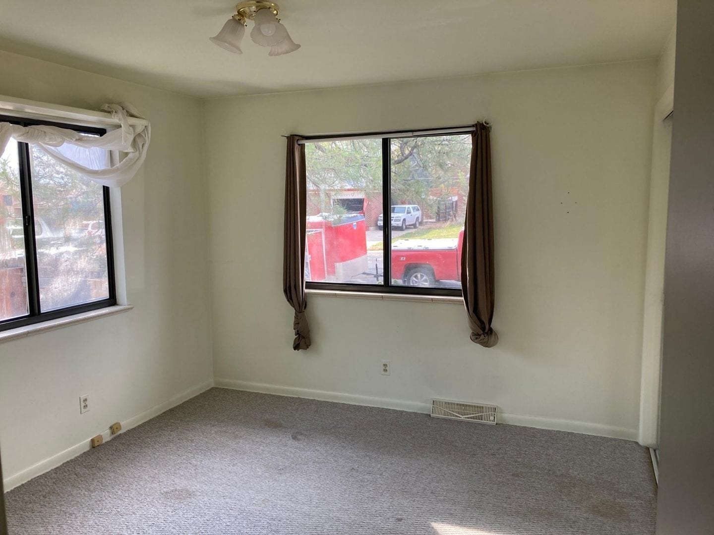 Building Photo - 6068 Vivian Ct