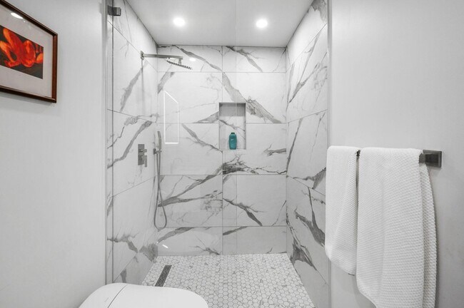 Building Photo - 2380 N Leonard Rd