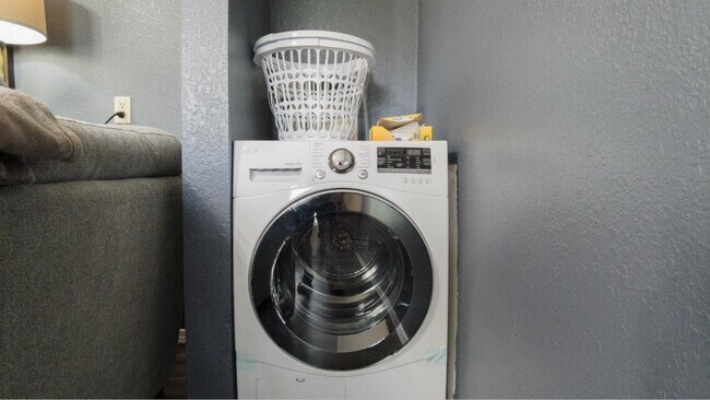 Building Photo - 420 Fall Creek Dr