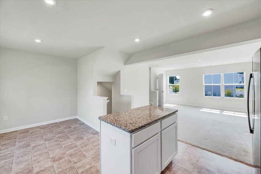 Building Photo - 5941 River Landing Dr