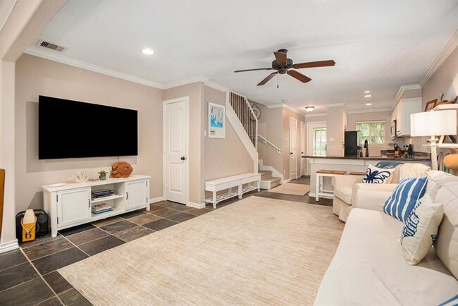 Building Photo - 2330 Lakewood Yacht Club Dr