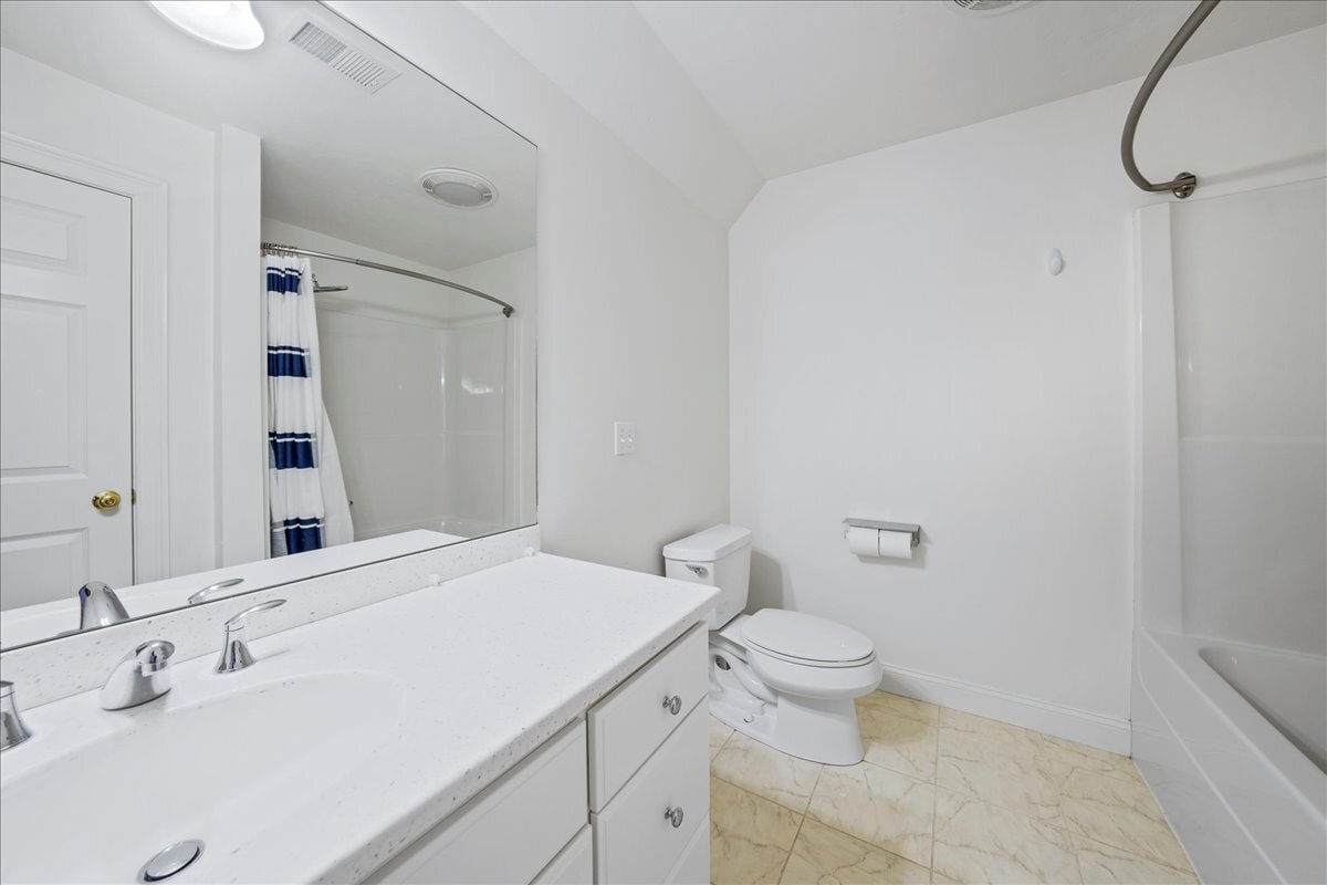 Building Photo - 6 Longview Cir