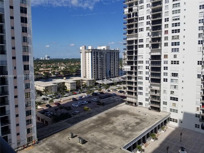 Building Photo - 2301 S Ocean Dr