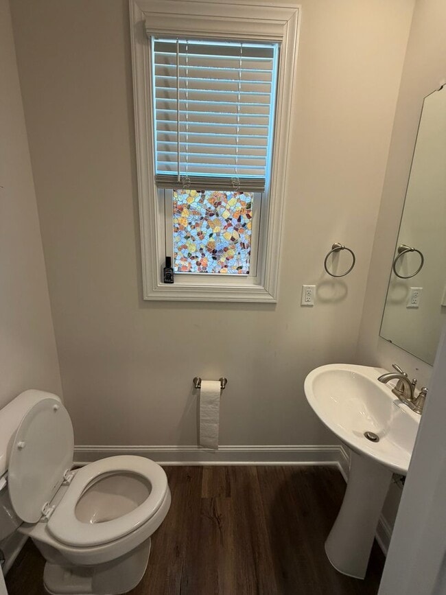 Building Photo - Spacious townhome in Riverwalk