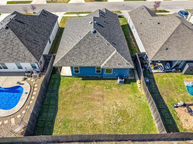 Building Photo - Modern 3 Bed / 2 Bath Home with Granite Kitchen & Full Fenced Yard in Temple