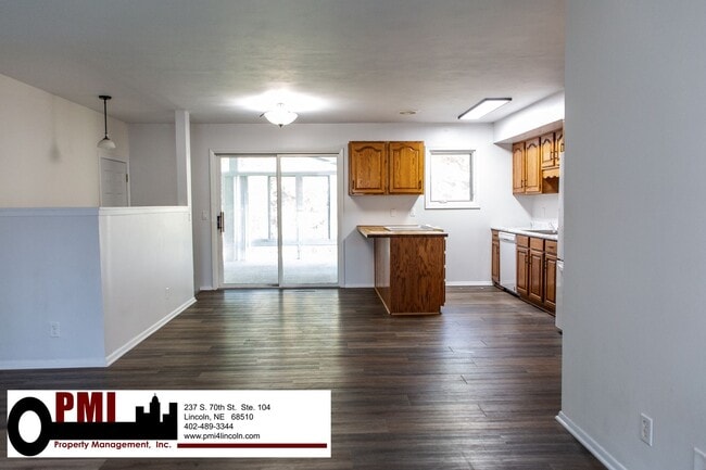 Building Photo - 8030 N Hazelwood Dr