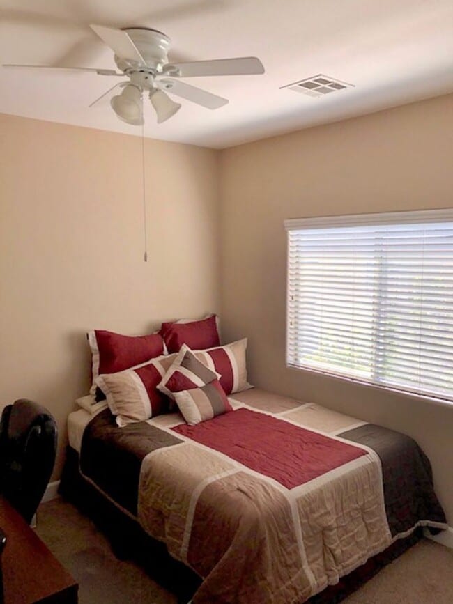 Building Photo - Great Gated Community Near Strip !!!!