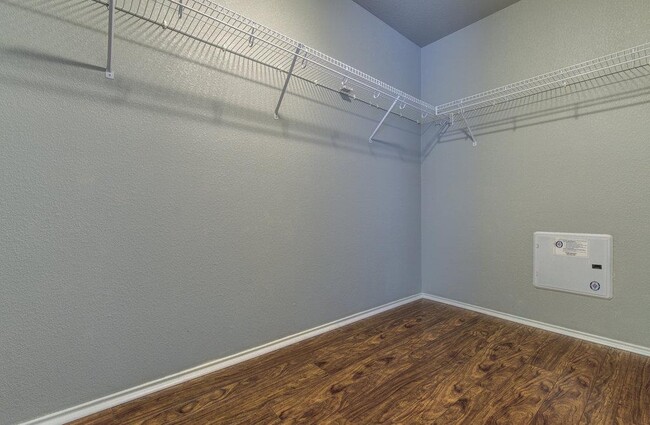 Building Photo - 307 Riverine Way